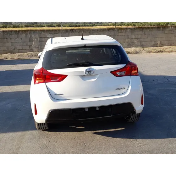 Toyota AURIS (_E18_) 2012
