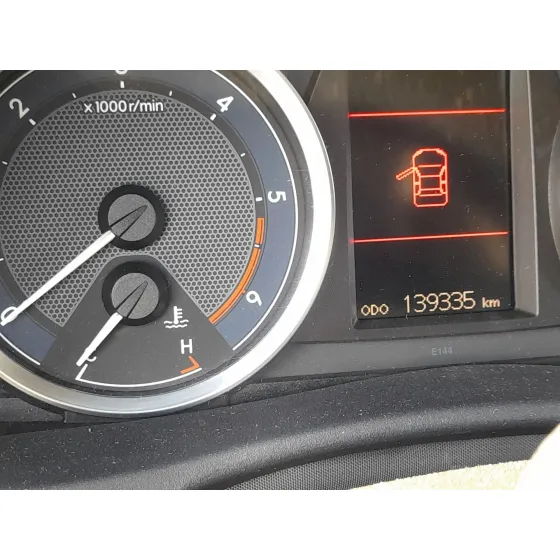 Toyota AURIS (_E18_) 2012