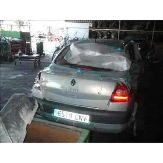 RENAULT MEGANE II CLASSIC BERLINA '2002 1.9 DCI DIESEL GRIS