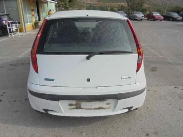 FIAT PUNTO BERLINA (188) FIAT PUNTO BERLINA (188) '2002 1.2 8V ELX (I) BLANCO 1999
