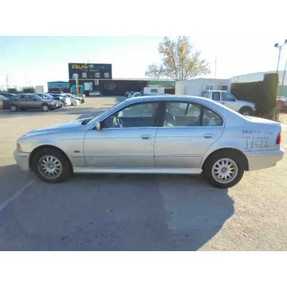 BMW SERIE 5 BERLINA (E39) '2001 520D GRIS