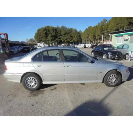 BMW SERIE 5 BERLINA (E39) '2001 520D GRIS