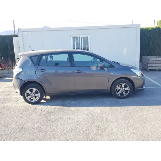 TOYOTA VERSO '2010 ACTIVE GRIS OSCURO