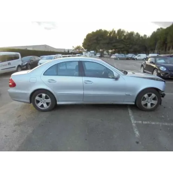 MERCEDES CLASE E (W211) BERLINA '2002 E 320 (211.065) GRIS