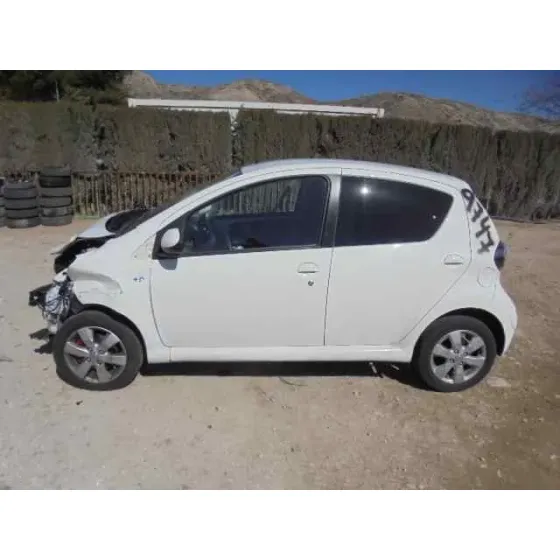 TOYOTA AYGO (KGB/WNB) '2011 BLUE BLANCO