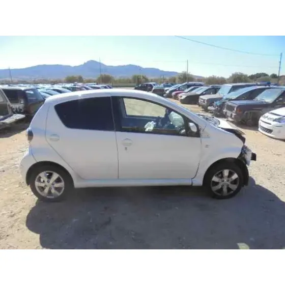 TOYOTA AYGO (KGB/WNB) '2011 BLUE BLANCO