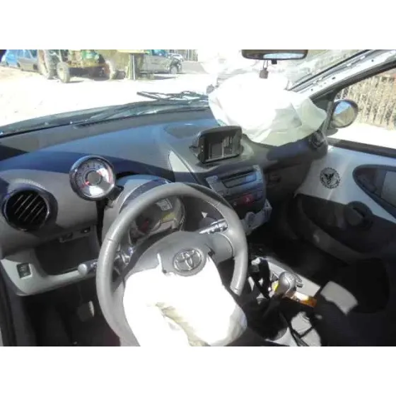 TOYOTA AYGO (KGB/WNB) '2011 BLUE BLANCO