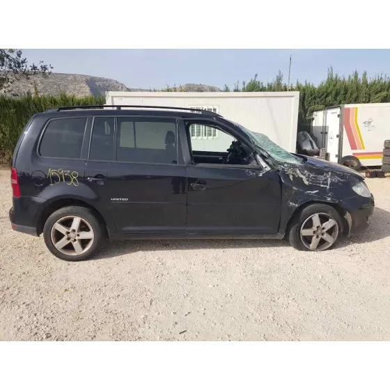VOLKSWAGEN TOURAN (1T2) '2023 TRAVELLER NEGRO