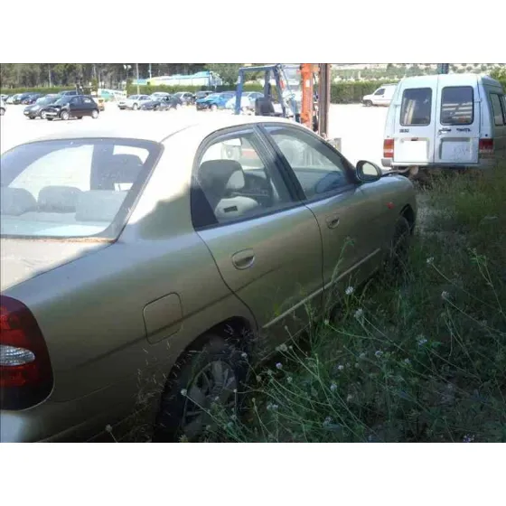 DAEWOO NUBIRA BERLINA '2000 SE (1999->) DORADO