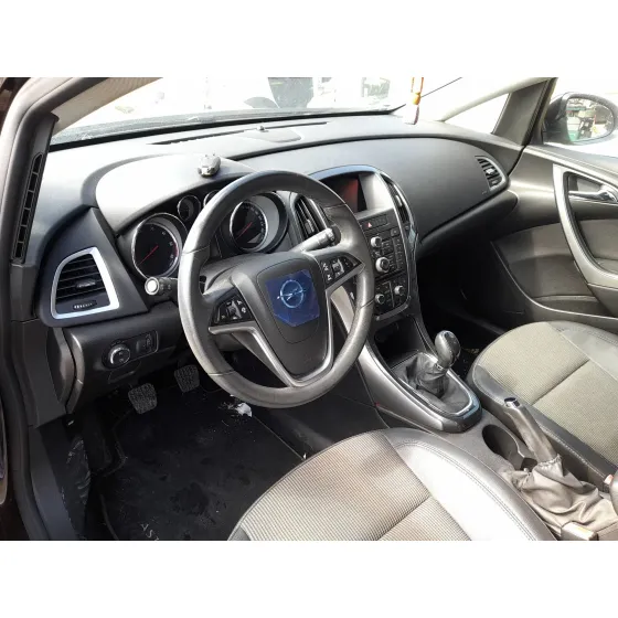 Opel ASTRA J (P10) 2013