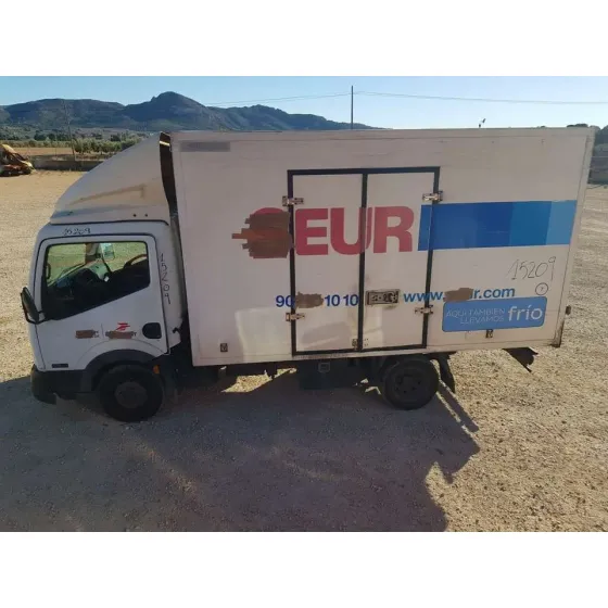 NISSAN CABSTAR '2011 CHASIS CABINA BLANCO