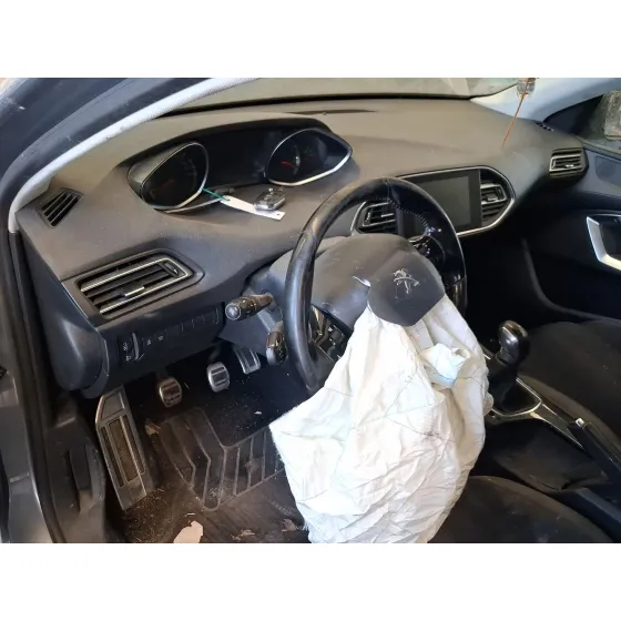 Peugeot 308 II (LB_, LP_, LW_, LH_, L3_) 2013