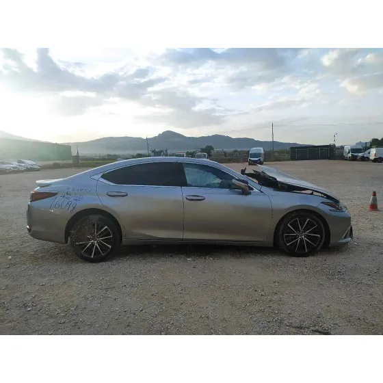 LEXUS ES '2022 300H GRIS