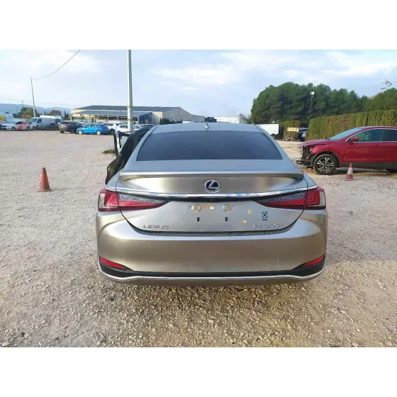 LEXUS ES '2022 300H GRIS