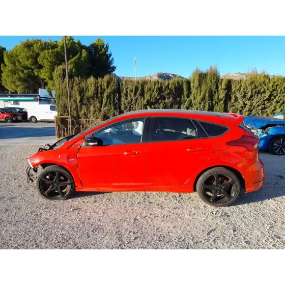 FORD FOCUS '2018 ACTIVE ROJO