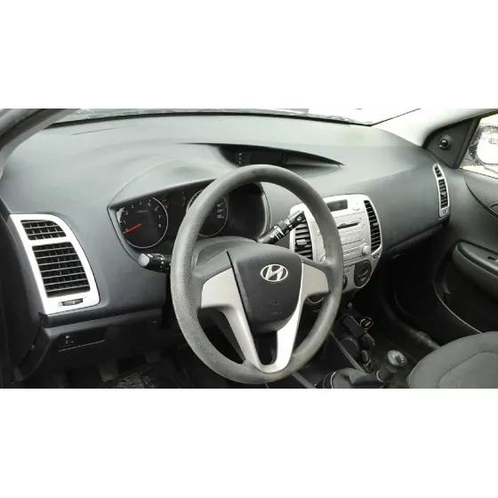 HYUNDAI I20 '2011 CLASSIC GRIS PLATA