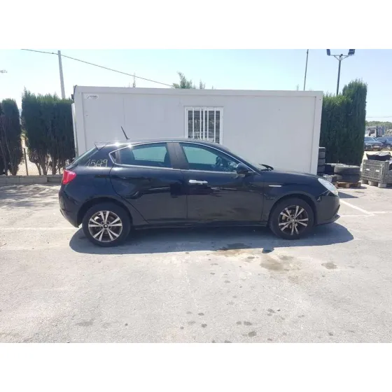 ALFA ROMEO GIULIETTA (191) '2011 DISTINCTIVE NEGRO