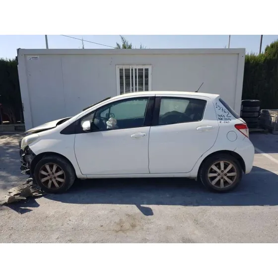 TOYOTA YARIS '2013 ACTIVE BLANCO