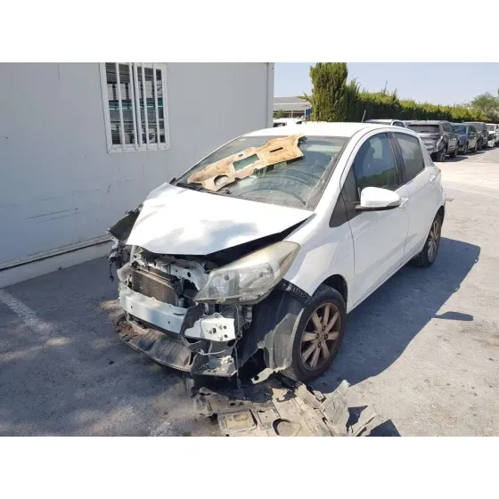 TOYOTA YARIS '2013 ACTIVE BLANCO