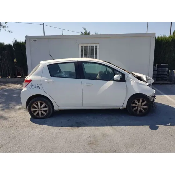 TOYOTA YARIS '2013 ACTIVE BLANCO