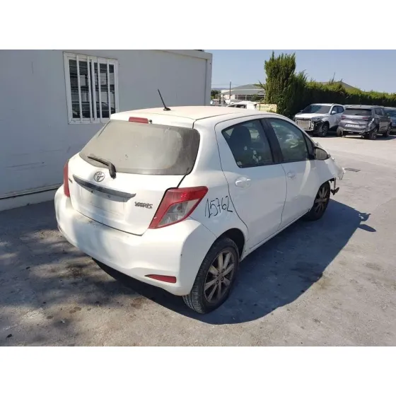 TOYOTA YARIS '2013 ACTIVE BLANCO