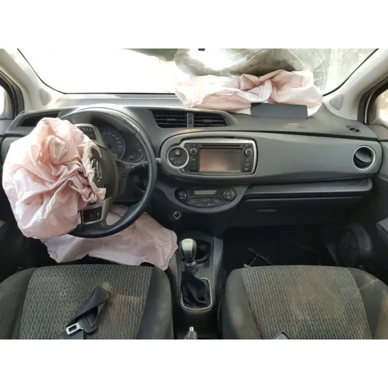 TOYOTA YARIS '2013 ACTIVE BLANCO
