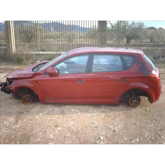 KIA CEE'D '2006 CONCEPT ROJO