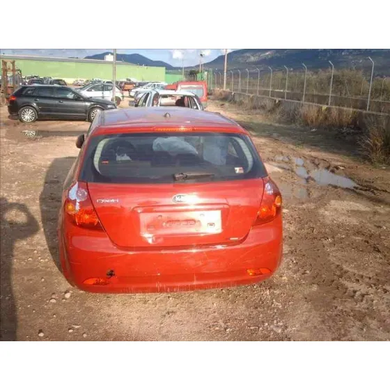 KIA CEE'D '2006 CONCEPT ROJO