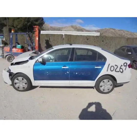 SEAT TOLEDO (KG3) '2016 REFERENCE BLANCO/AZUL
