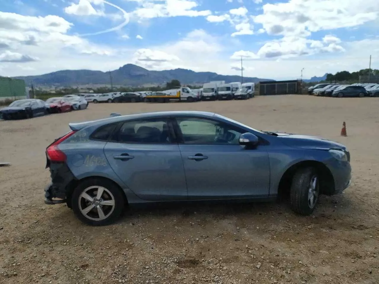 VOLVO V40 '2013 KINETIC GRIS OSCURO