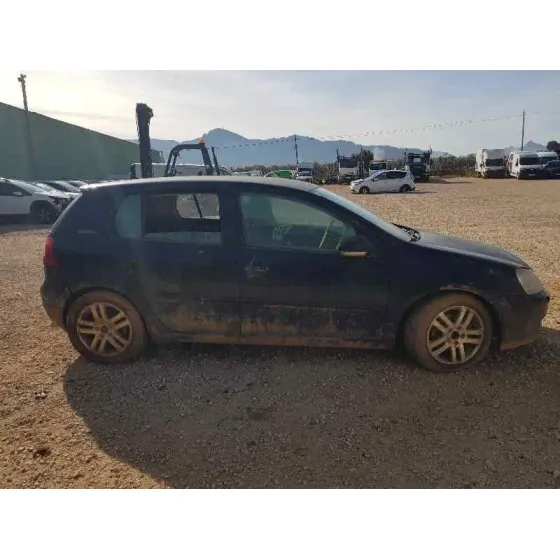 VOLKSWAGEN GOLF V BERLINA (1K1) '2007 TRENDLINE NEGRO