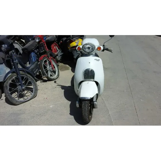 DAELIM BESBI 125 '2015 BESBI 125 BLANCO