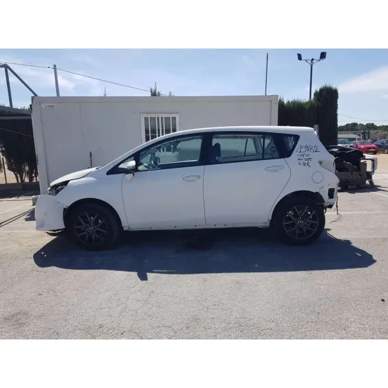 TOYOTA VERSO '2015 ACTIVE BLANCO