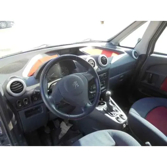 PEUGEOT 1007 '2005 DOLCE DORADO