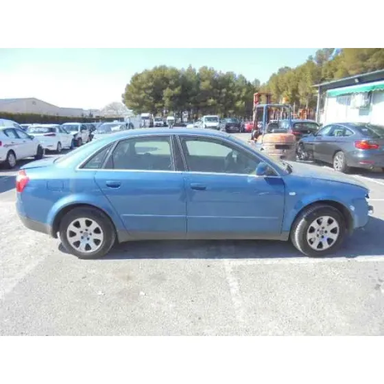 AUDI A4 BERLINA (8E) '2001 2.0 AZUL