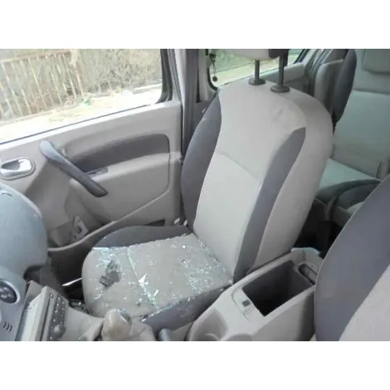 RENAULT KANGOO '2010 ACRISTALADA BEIG