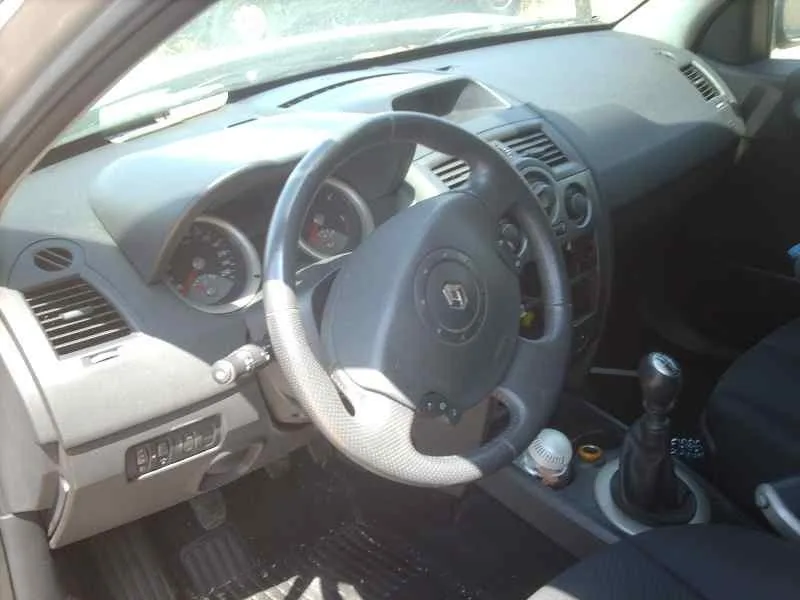 RENAULT MEGANE II BERLINA 5P RENAULT MEGANE II BERLINA 5P '2005 AUTHENTIQUE GRIS 2005