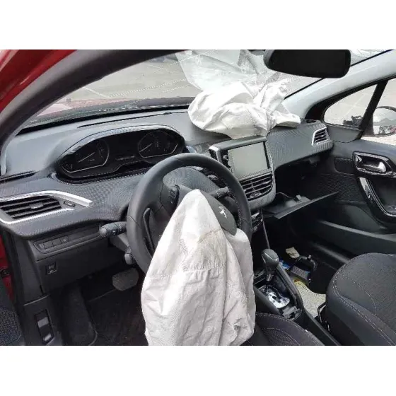 PEUGEOT 208 '2018 ALLURE ROJO