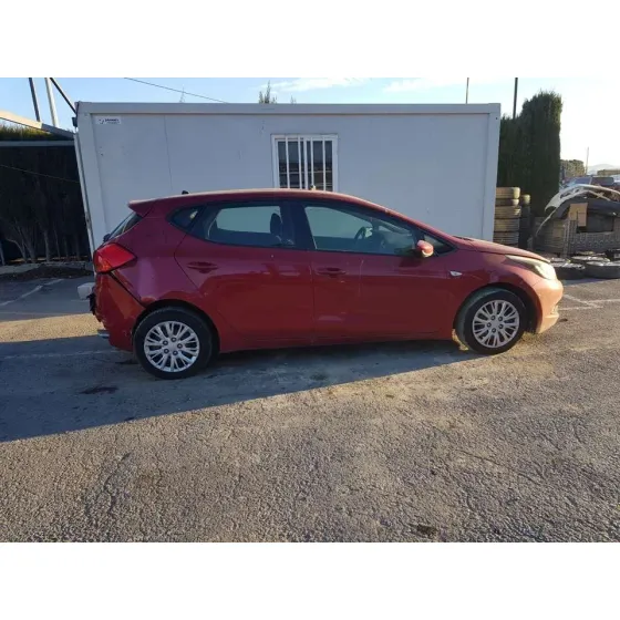 KIA CEE'D '2012 BUSINESS ROJO