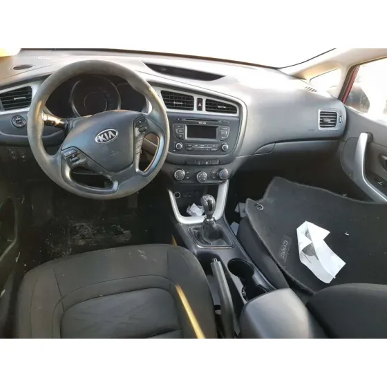 KIA CEE'D '2012 BUSINESS ROJO