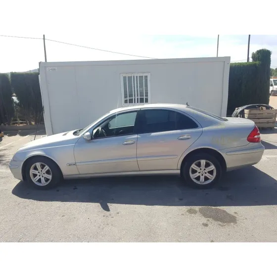 MERCEDES CLASE E (W211) BERLINA '2006 E 220 CDI (211.006) GRIS