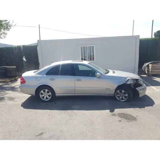 MERCEDES CLASE E (W211) BERLINA '2006 E 220 CDI (211.006) GRIS
