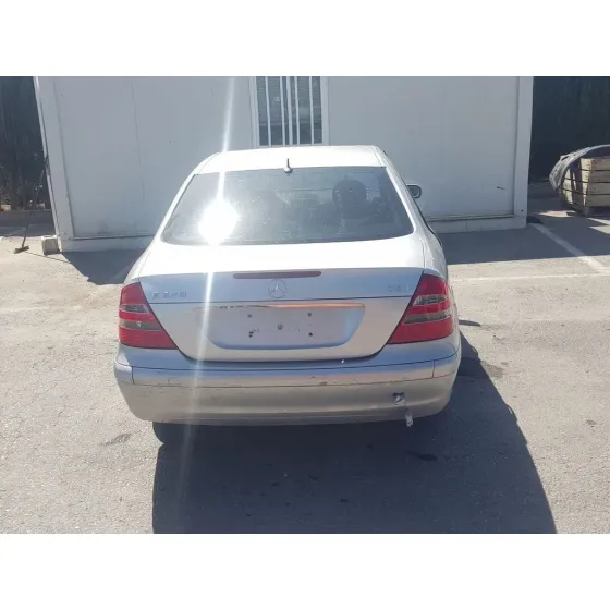 MERCEDES CLASE E (W211) BERLINA '2006 E 220 CDI (211.006) GRIS