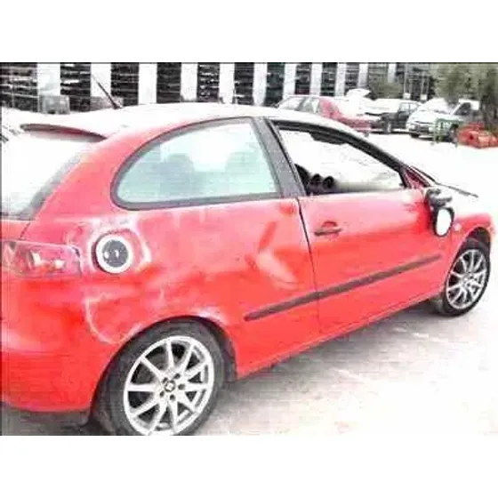 SEAT IBIZA (6L1) '2002 1.4 16V ROJO