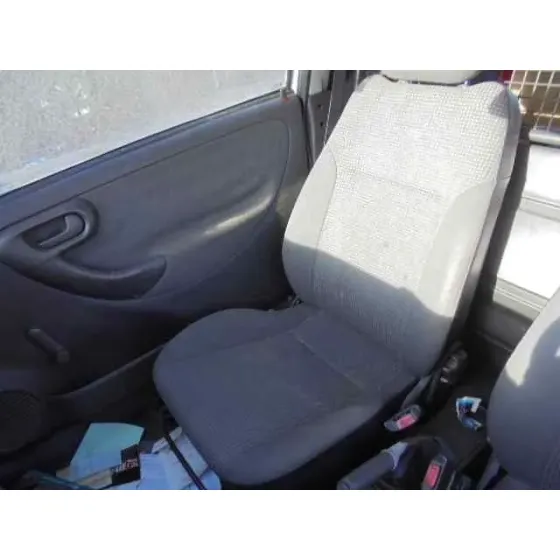 OPEL CORSA C '2002 CLUB ROJO-BLANCO