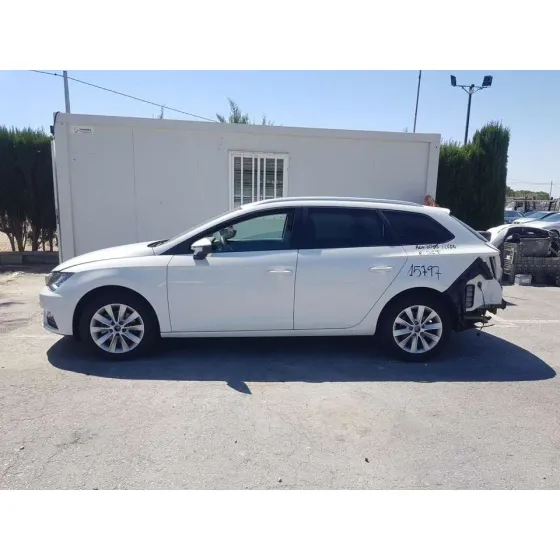SEAT LEON ST (5F8) '2018 REFERENCE BLANCO