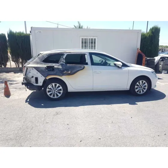 SEAT LEON ST (5F8) '2018 REFERENCE BLANCO
