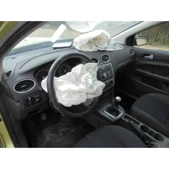 FORD FOCUS BERLINA (CAP) '2005 AMBIENTE (D) VERDE PISTACHO