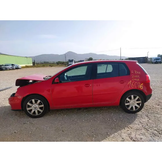 VOLKSWAGEN GOLF V BERLINA (1K1) '2006 SPORTLINE ROJO