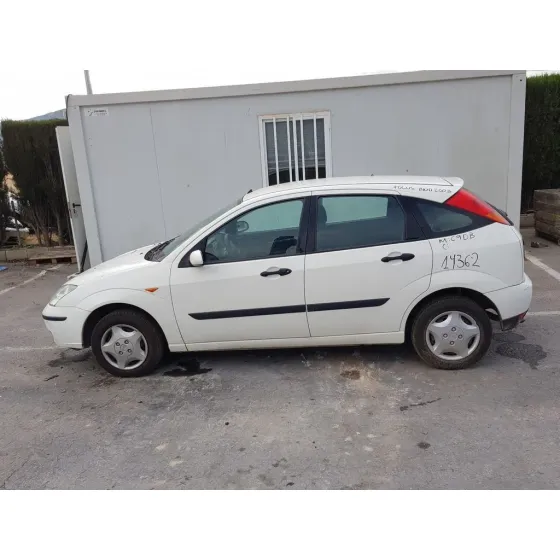 FORD FOCUS BERLINA (CAK) '2003 AMBIENTE BLANCO